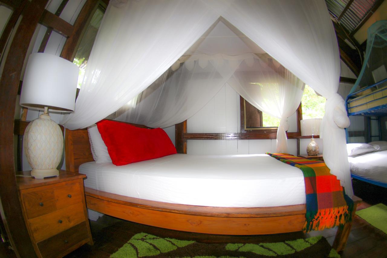 Red Frog Bungalows Surf Resort 巴斯蒂门多斯 外观 照片
