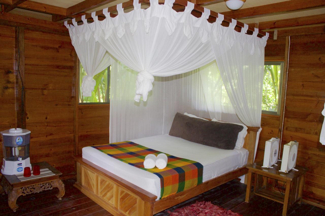 Red Frog Bungalows Surf Resort 巴斯蒂门多斯 外观 照片